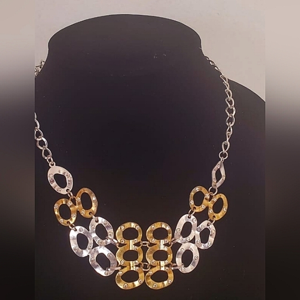 2-Tone Bib Statement Necklace. Multilayered Interlocking Rings Necklace🌴